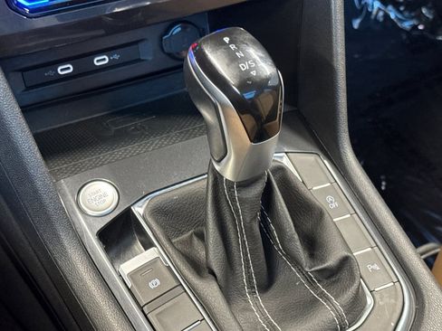 Used 2022 Volkswagen Tiguan SE R-Line FWD image 28