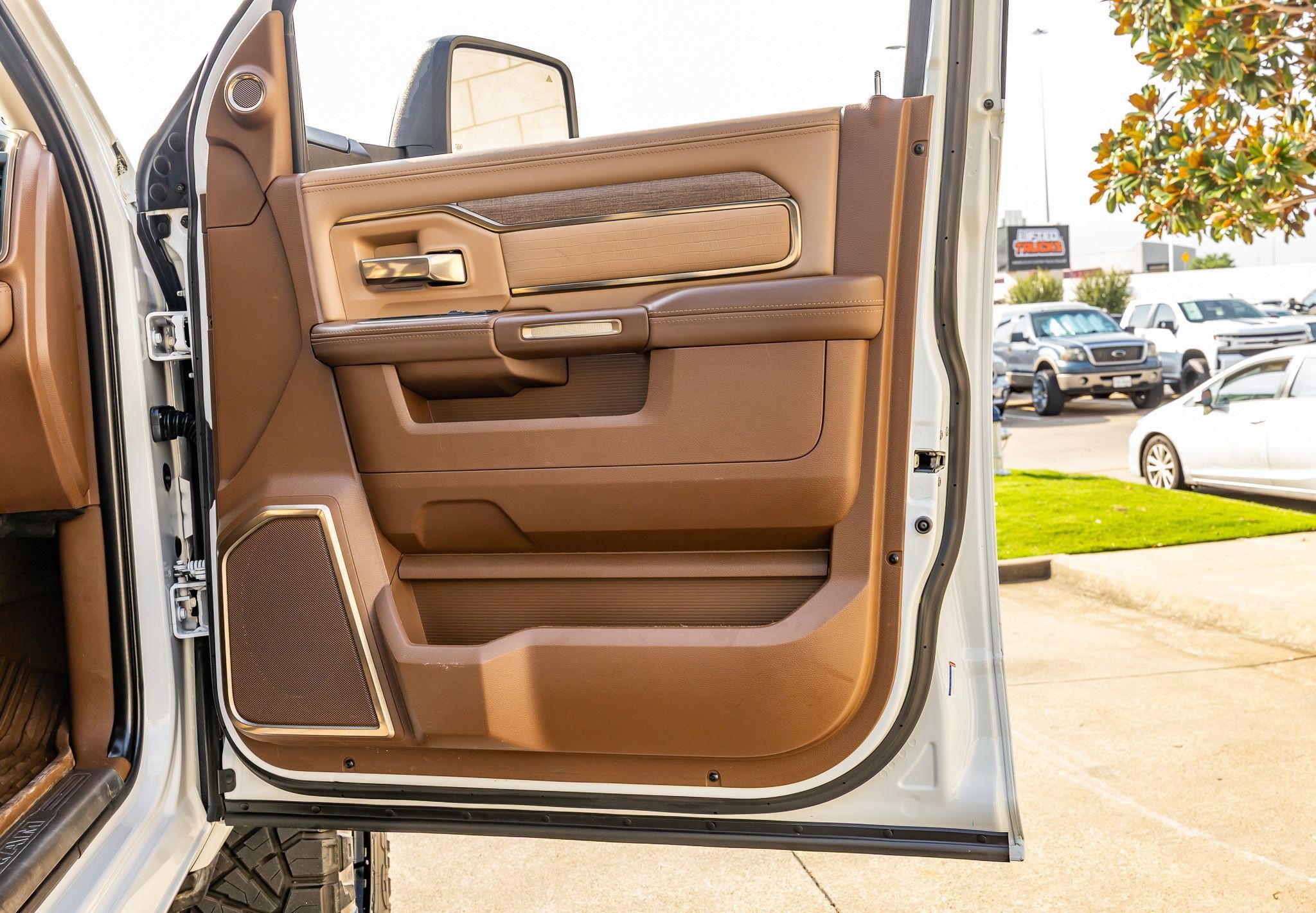 Used 2023 RAM 2500 Limited AWD/4WD image 44