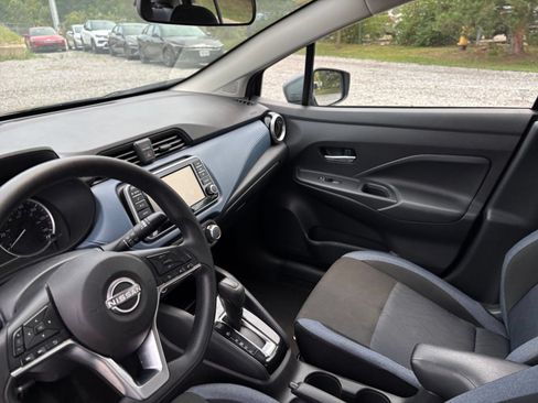 Used 2025 Nissan Versa SV FWD image 39