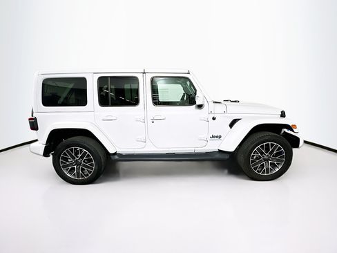 Used 2023 Jeep Wrangler Unlimited Sahara AWD/4WD image 10