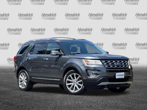 Used 2017 Ford Explorer Limited w/ Equipment Group 301A AWD/4WD image 2