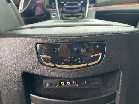 Used 2015 Cadillac Escalade ESV Premium image 27