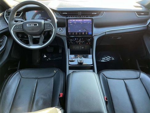 Used 2024 Jeep Grand Cherokee L Limited w/ Luxury Tech Group II image 3