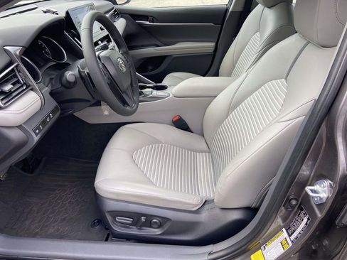 Used 2023 Toyota Camry SE image 14