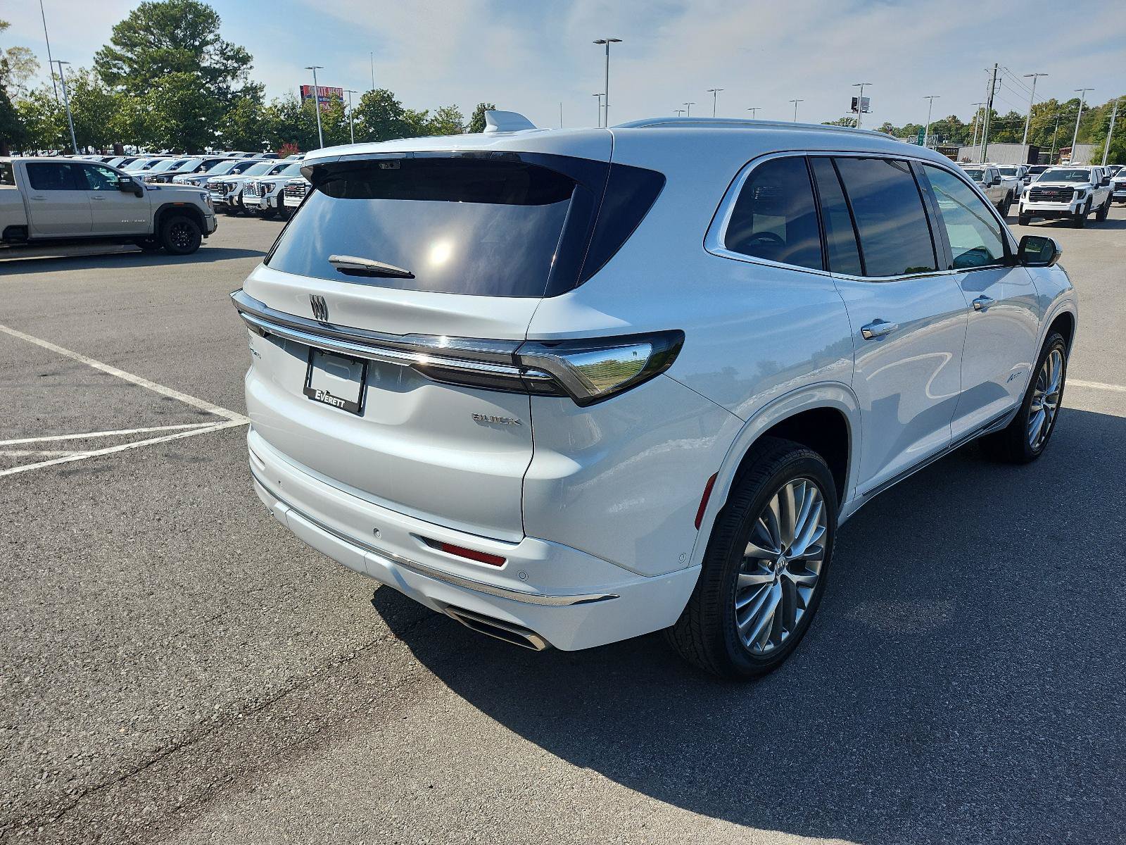 Used 2026 Buick Enclave Avenir w/ Super Cruise Package FWD image 3