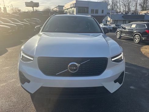 Certified 2025 Volvo XC40 B5 Plus w/ Protection Package Premier image 10