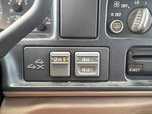 Used 1997 Chevrolet Tahoe 4WD w/ Preferred Equipment Group 3 image 8