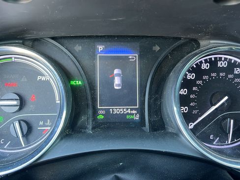 Used 2020 Toyota Camry SE w/ Sunroof Package FWD image 21