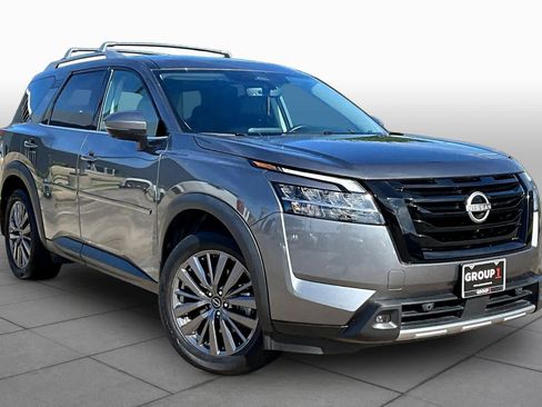 Used 2023 Nissan Pathfinder SL w/ SL Premium Package FWD image 3