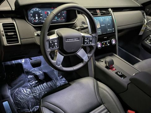 New 2026 Land Rover Discovery S AWD/4WD image 16