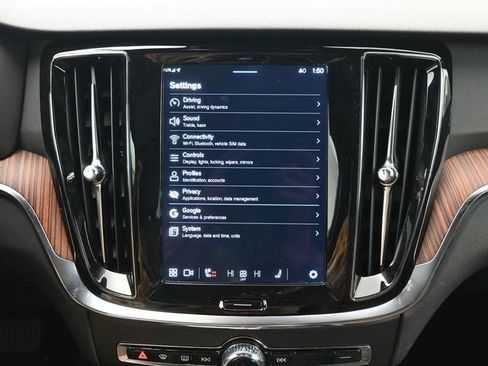 Used 2025 Volvo V60 B5 Cross Country Plus image 15