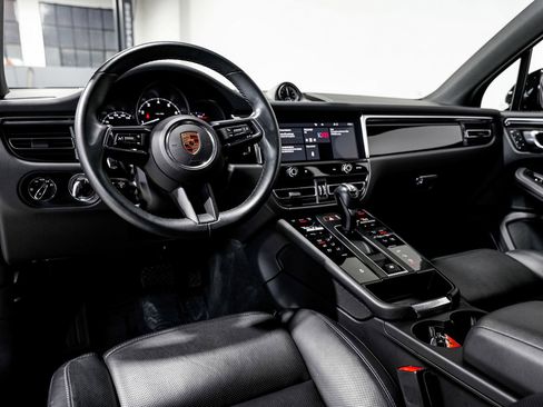 Used 2024 Porsche Macan AWD/4WD image 9