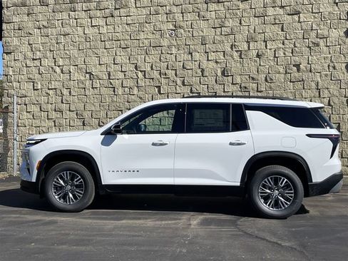 New 2026 Chevrolet Traverse LT FWD image 2