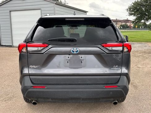 Used 2022 Toyota RAV4 LE AWD/4WD image 5