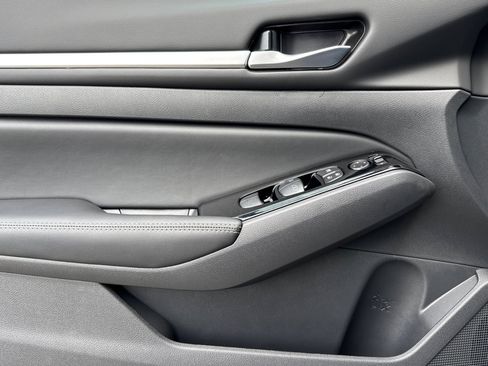 New 2025 Nissan Altima 2.5 SL image 8