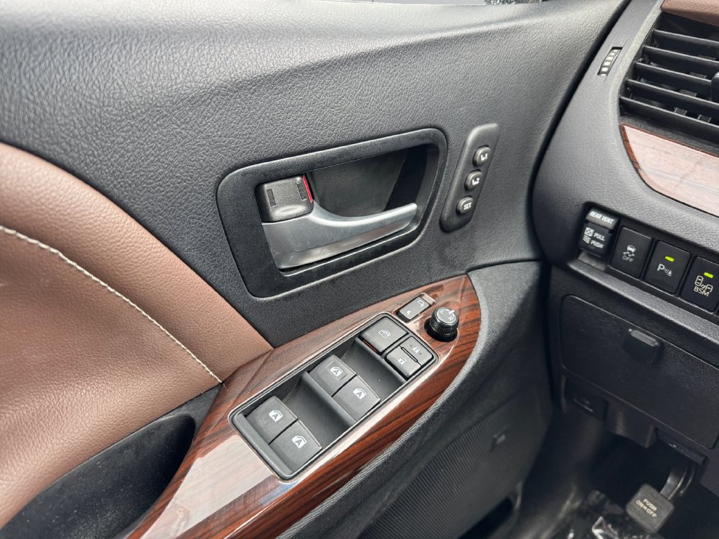 Used 2015 Toyota Sienna Limited Premium w/ Advanced Technology Package FWD image 11