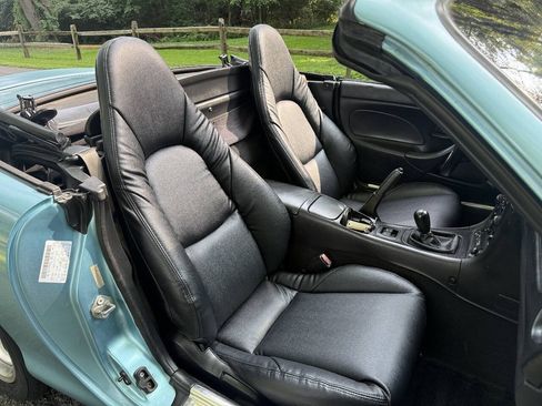 Used 2001 MAZDA MX-5 Miata RWD image 31