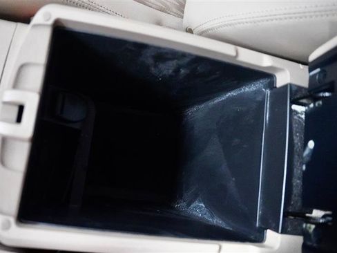 Used 2017 Nissan Rogue SV image 25