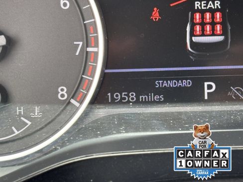 Used 2025 Nissan Pathfinder SL FWD image 32