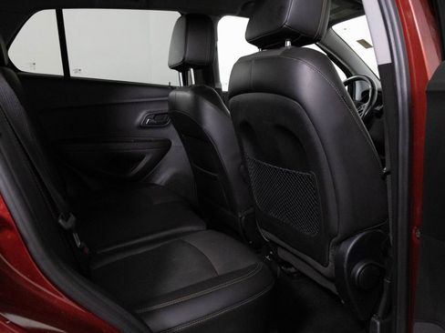 Used 2019 Chevrolet Trax LT w/ LT Convenience Package image 38