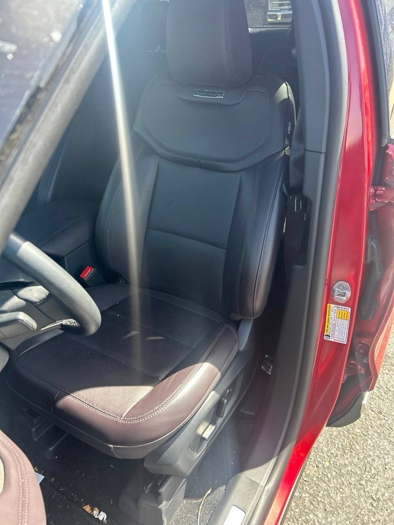 Used 2026 Ford Explorer Platinum RWD image 5