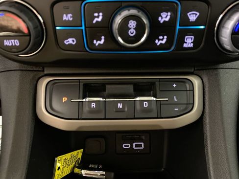 Certified 2023 GMC Acadia Denali w/ Denali Ultimate Package AWD/4WD image 19