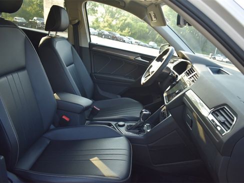 Used 2022 Volkswagen Tiguan SE image 15