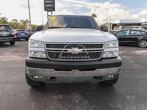 Used 2005 Chevrolet Silverado 2500 LS w/ Snow Plow Prep Package AWD/4WD image 2