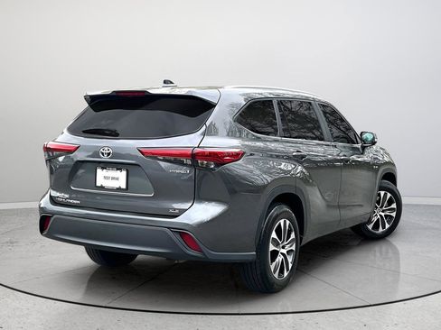 Used 2023 Toyota Highlander XLE FWD image 8
