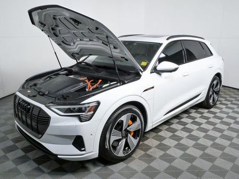 Used 2023 Audi e-tron Premium Plus w/ Premium Plus Package AWD/4WD image 35