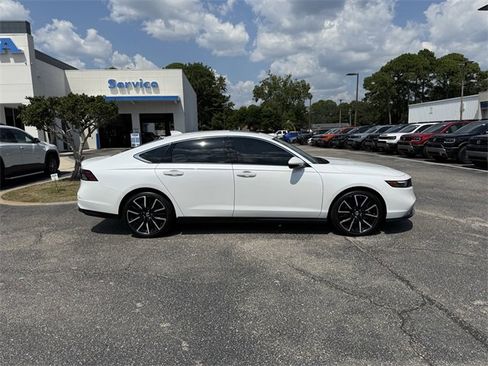 Used 2024 Honda Accord Touring image 4