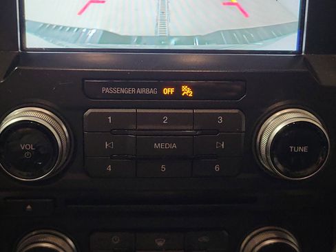 Used 2017 Ford F150 Lariat w/ Equipment Group 502A Luxury image 27