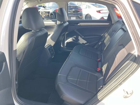 Certified 2022 Volkswagen Passat 2.0T SE image 20