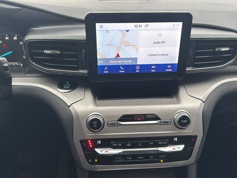 Used 2021 Ford Explorer XLT image 15