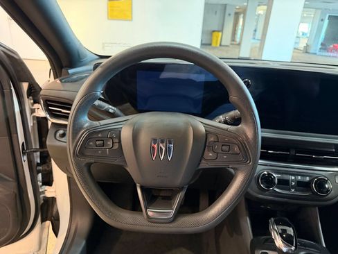 Used 2025 Buick Envista Preferred FWD image 26