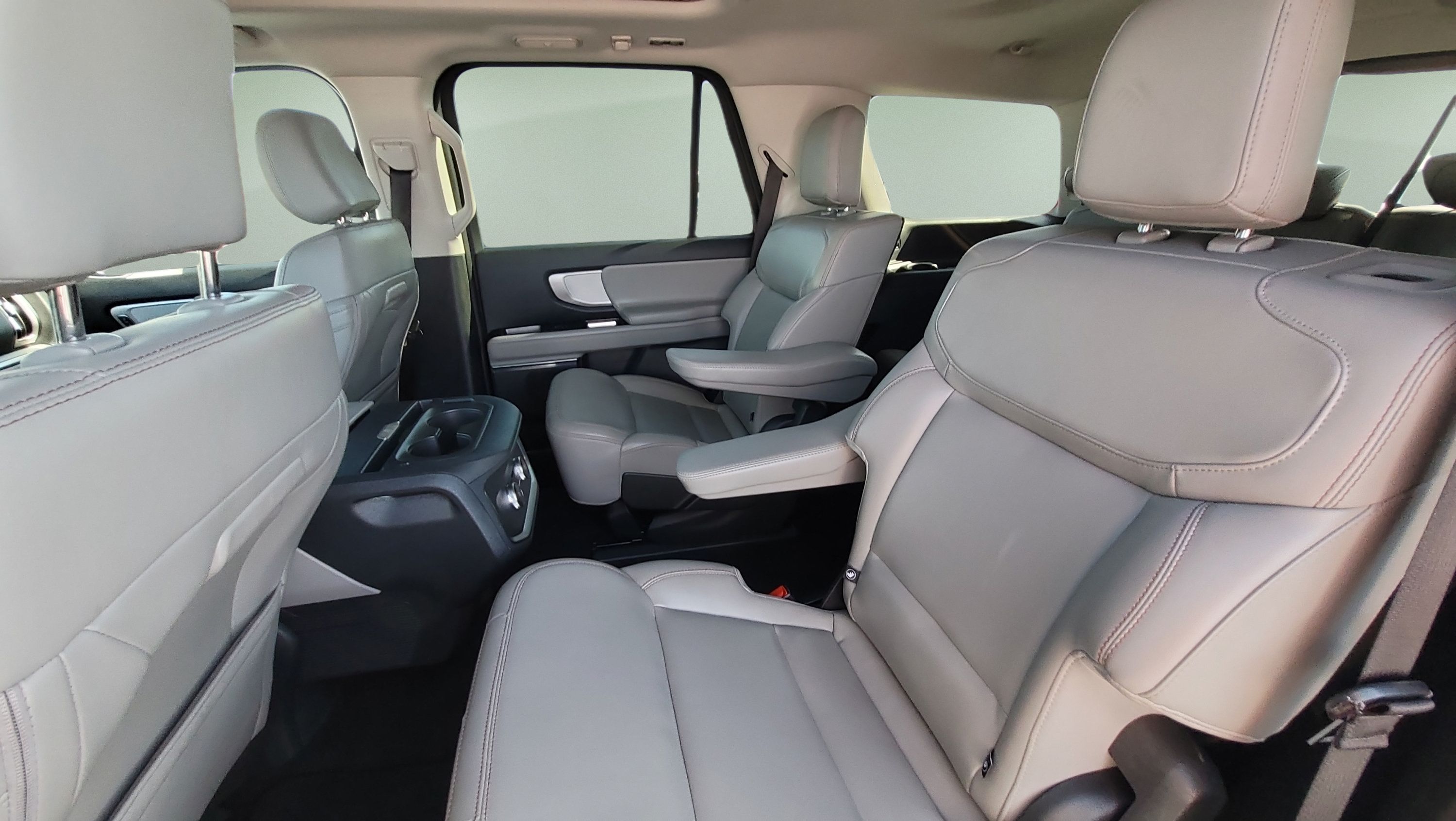 Used 2025 Ford Expedition Active AWD/4WD image 18