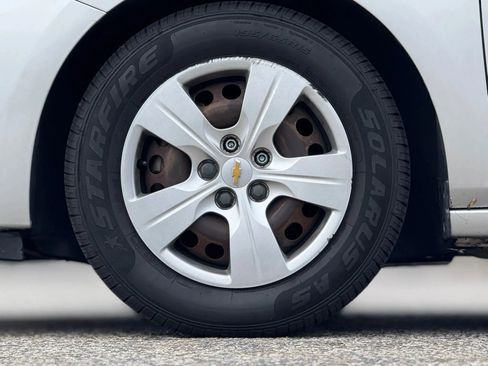 Used 2018 Chevrolet Cruze LS FWD image 29