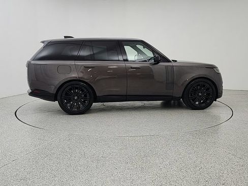 Used 2024 Land Rover Range Rover SE AWD/4WD image 4