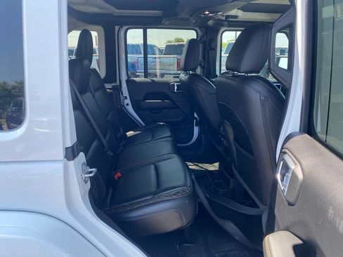 Used 2021 Jeep Wrangler Unlimited Sahara AWD/4WD image 13