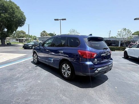 Used 2020 Nissan Pathfinder SL FWD image 4
