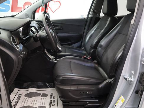 Used 2019 Chevrolet Trax LT w/ LT Convenience Package AWD/4WD image 12