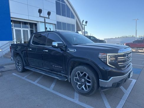 Used 2023 GMC Sierra 1500 SLT image 3