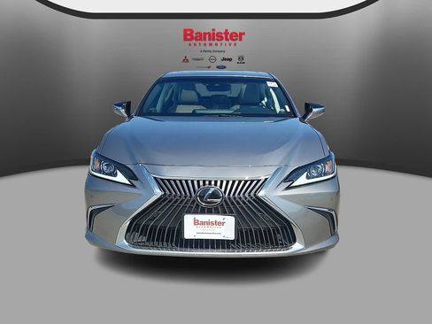 Used 2019 Lexus ES 350 w/ Accessory Package FWD image 2