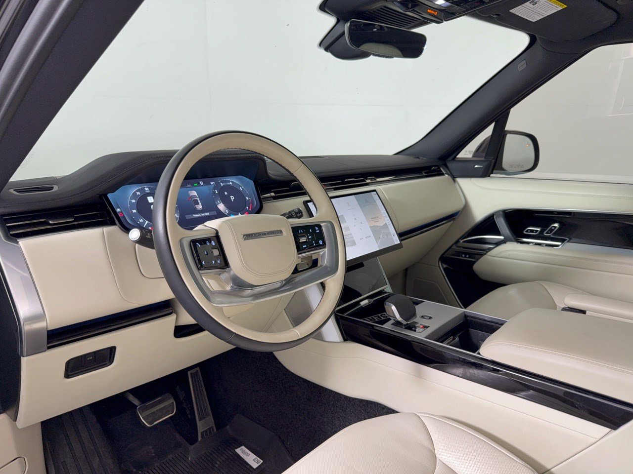 Used 2024 Land Rover Range Rover SE AWD/4WD image 4
