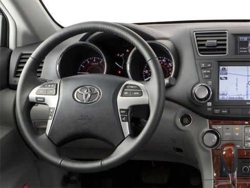 Used 2013 Toyota Highlander Limited AWD/4WD image 4