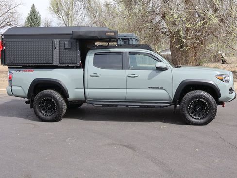 Used 2023 Toyota Tacoma TRD Off-Road w/ TRD Premium Off Road Package AWD/4WD image 3
