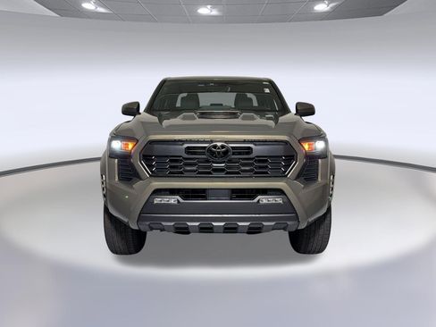 Used 2025 Toyota Tacoma TRD Sport RWD image 6