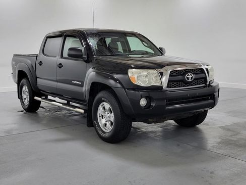 Used 2011 Toyota Tacoma 4x4 Double Cab image 2