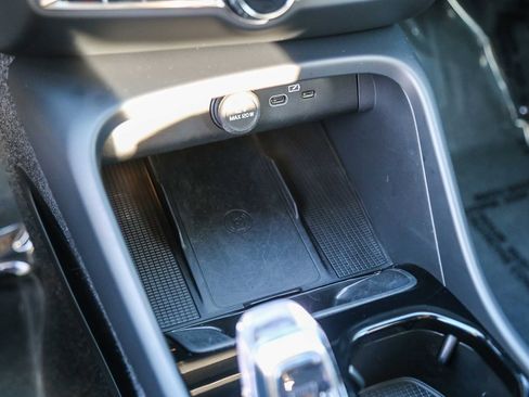 Certified 2025 Volvo XC40 B5 Ultra image 27