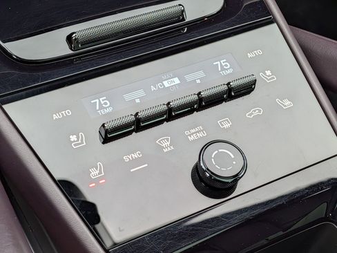 Certified 2025 Porsche Cayenne Coupe AWD/4WD image 29